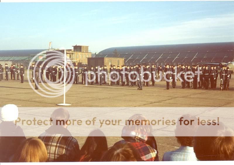 http://i729.photobucket.com/albums/ww295/EGDGZTCW/RAFSwinderbyNov1978-PassoutParade-o.jpg