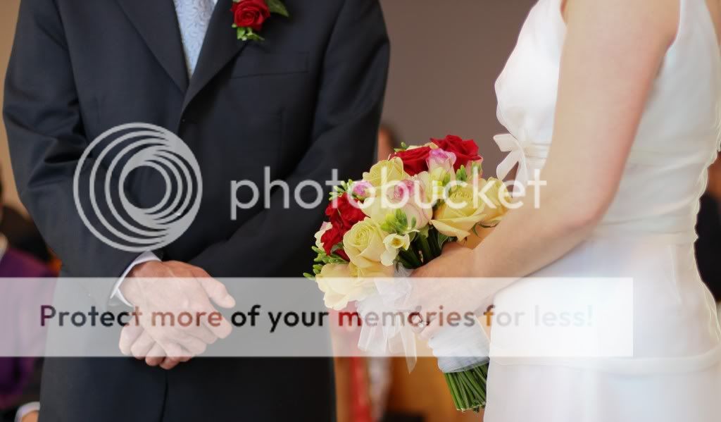 IMAGE: http://i729.photobucket.com/albums/ww300/alan_u/chow/hands1024x768-1.jpg